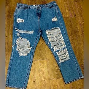 FN PLUS RIPPED BF JEANS